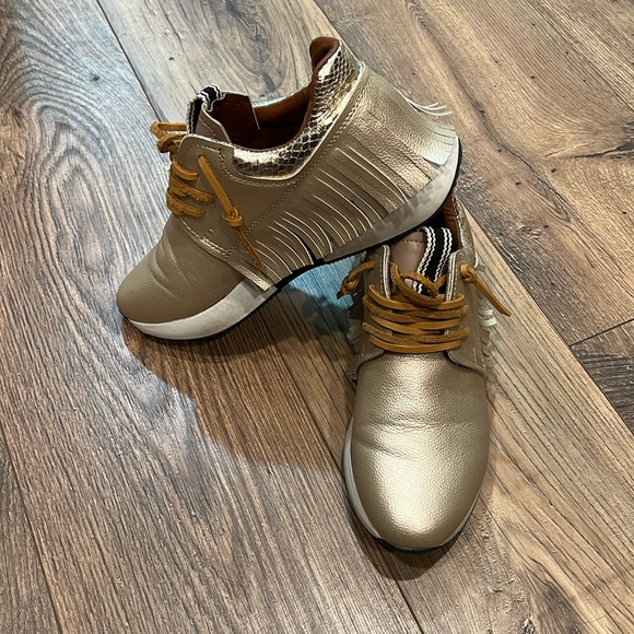 PEPA Fringe Sneaker - Picture 1 of 6